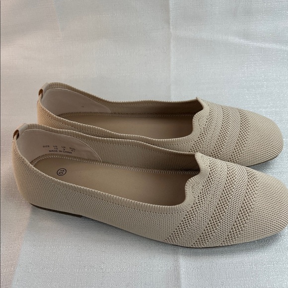 Beige flats - Picture 2 of 9